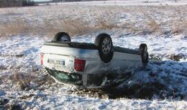 Su vasarinėmis padangomis - į griovį