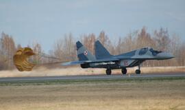 Šiauliuose nusileido pirmieji du Lenkijos karinių oro pajėgų naikintuvai