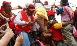 Filipinuose leidosi nukryžiuojami daugiau kaip 20 tikinčiųjų