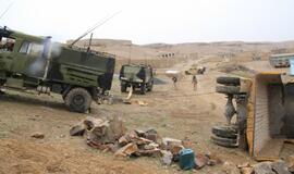 Goro provincijoje kariai pagelbėjo avariją patyrusiam sunkvežimio vairuotojui