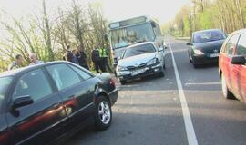 Didelis autobusas sukėlė didelę avariją