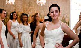 Raudonasis Kryžius už auką siūlo vestuvinę suknelę