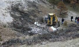 Griaunamas apleistas pastatas Smiltynėje