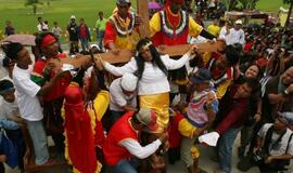 Filipinuose leidosi nukryžiuojami daugiau kaip 20 tikinčiųjų