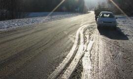 Su vasarinėmis padangomis - į griovį