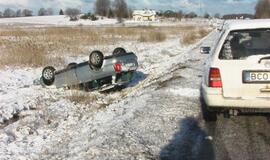 Su vasarinėmis padangomis - į griovį