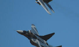 Šiauliuose nusileido pirmieji du Lenkijos karinių oro pajėgų naikintuvai