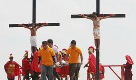 Filipinuose leidosi nukryžiuojami daugiau kaip 20 tikinčiųjų