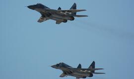 Šiauliuose nusileido pirmieji du Lenkijos karinių oro pajėgų naikintuvai