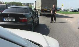 BMW ir sunkvežimio avarija sudarė spūstis
