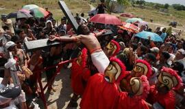 Filipinuose leidosi nukryžiuojami daugiau kaip 20 tikinčiųjų