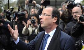 Pirmąjį Prancūzijos prezidento rinkimų ratą laimėjo F. Olandas