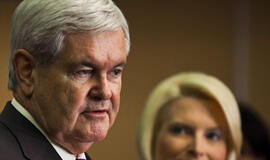 Newt Gingrich oficialiai pasitraukė iš JAV prezidento rinkimų kovos