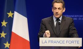 Apklausa: Nicolas Sarkozy vejasi Francois Hollande