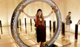 Parodoje "Expo 2012" didžiulio susidomėjimo sulaukė lietuviška gintarinė suknelė