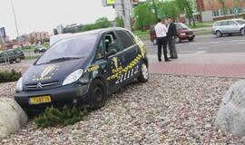 Taksisto epilepsijos priepuolis lėmė avariją