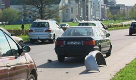 Neaiškioje avarijoje - trys šeimyniniai automobiliai