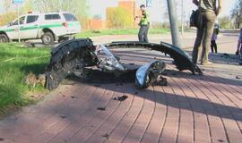 Moters vairuojamas mažylis taranavo mikroautobusą