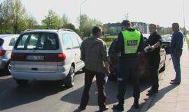 Neaiškioje avarijoje - trys šeimyniniai automobiliai