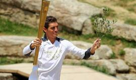 Olimpijoje įžiebta olimpinė ugnis