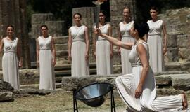 Olimpijoje įžiebta olimpinė ugnis