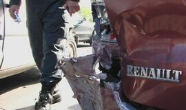 Neaiškioje avarijoje - trys šeimyniniai automobiliai