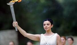 Olimpijoje įžiebta olimpinė ugnis