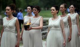 Olimpijoje įžiebta olimpinė ugnis