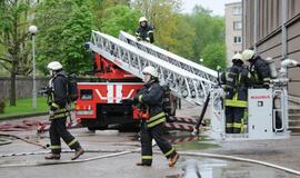 Gaisrininkai surengė pratybas