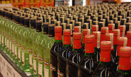 Prekyba alkoholiu: kas dešimtoje patikrintoje įmonėje rasta pažeidimų