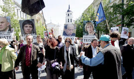 Tęsiasi Neringos Venckienės šalininkų protestai