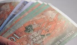 Darbo užmokestis sumažėjo visose apskrityse