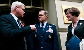JAV generolo ir mero pasitarimas - už uždarų durų