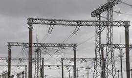 Manė, kad aukštos įtampos elektros laidų stulpas yra tiltas