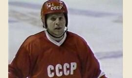 Mirė įžymus Sovietų Sąjungos ledo ritulininkas Vladimiras Krutovas