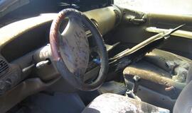 Patikrinimo pabūgęs cigarečių kontrabandininkas bandė padegti savo automobilį