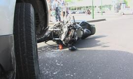 Nekaltas motociklininkas spruko iš avarijos vietos