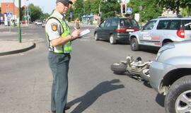 Nekaltas motociklininkas spruko iš avarijos vietos