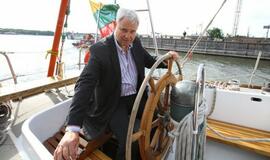 "Lietuva" išpaukia į didžiųjų burlaivių regatą