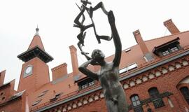 Klaipėdos universitete atidengta skulptūra "Polėkis"