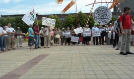 Mitinguotojai Atgimimo aikštėje