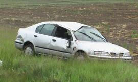 Autostradoje po susidūrimo vertėsi automobilis