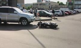 Nekaltas motociklininkas spruko iš avarijos vietos