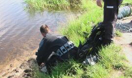 Skęsdamas ežere, vairuotojas gėrė toliau