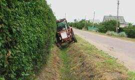 4,11 promilės: iš žvyrkelio į griovį