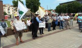 Mitinguotojai Atgimimo aikštėje