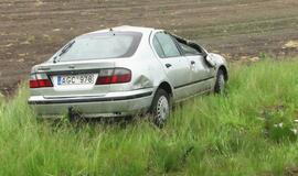 Autostradoje po susidūrimo vertėsi automobilis