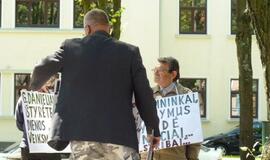 Piketas prie Klaipėdos apygardos prokuratūros