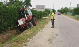 4,11 promilės: iš žvyrkelio į griovį