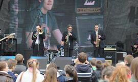 Pirmoji festivalio diena įkaitino aikštės akmenis